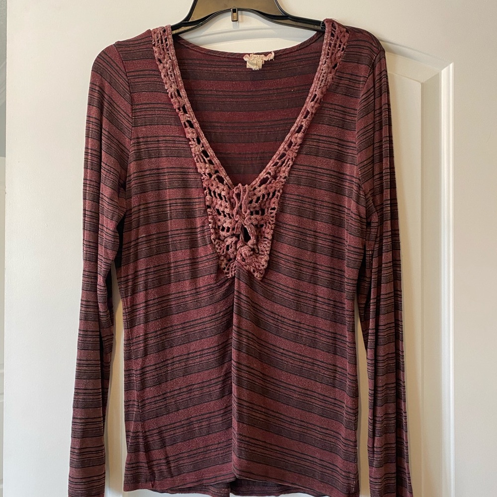 Gimmicks long sleeve tie V-neck shirt size large